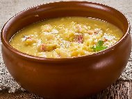 Рецепта Лесна грахова супа с жълт грах